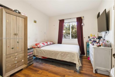 House in North Miami, Florida 3 bedrooms, 123.75 sq.m. № 2042469 - photo 24