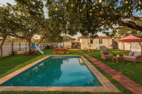 House in North Miami, Florida 3 bedrooms, 123.75 sq.m. № 2042469 - photo 9