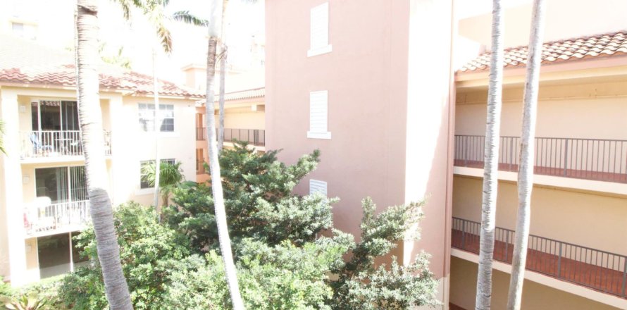 Condominio en West Palm Beach, Florida, 2 dormitorios № 1217575