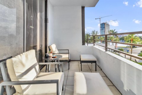 Condo in Hallandale Beach, Florida, 2 bedrooms № 2193283 - photo 15