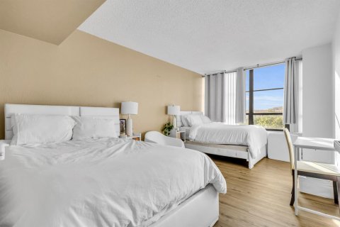 Condo in Hallandale Beach, Florida, 2 bedrooms № 2193283 - photo 7