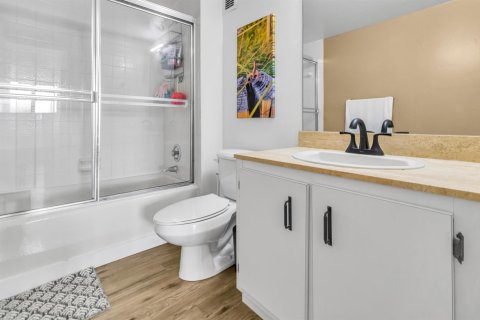 Condo in Hallandale Beach, Florida, 2 bedrooms № 2193283 - photo 10