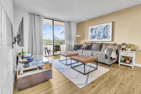 Condo in Hallandale Beach, Florida, 2 bedrooms № 2193283 - photo 5