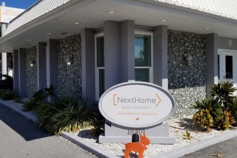 Commercial property in Redington Beach, Florida 148.27 sq.m. № 1562673 - photo 8