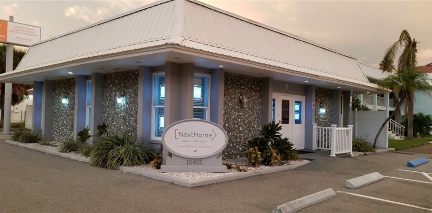 Commercial property in Redington Beach, Florida 148.27 sq.m. № 1562673