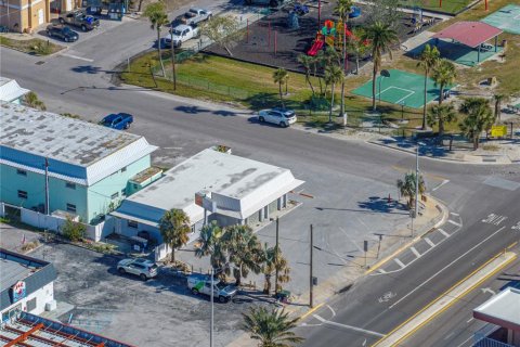 Commercial property in Redington Beach, Florida 148.27 sq.m. № 1562673 - photo 5