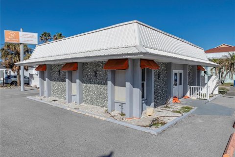 Commercial property in Redington Beach, Florida 148.27 sq.m. № 1562673 - photo 2