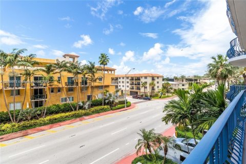 Condo in Surfside, Florida, 1 bedroom  № 1924692 - photo 3