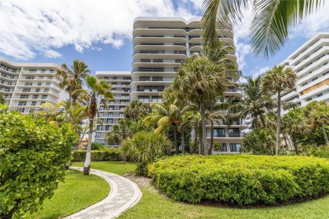 Condo in Surfside, Florida, 1 bedroom  № 1924692 - photo 20