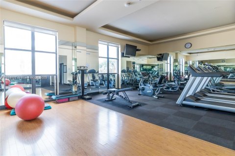 Condo in Surfside, Florida, 1 bedroom  № 1924692 - photo 15