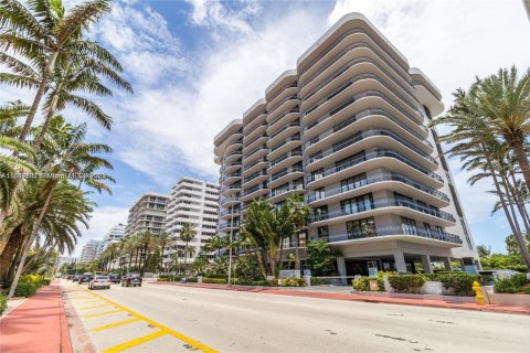 Condo in Surfside, Florida, 1 bedroom  № 1924692 - photo 18