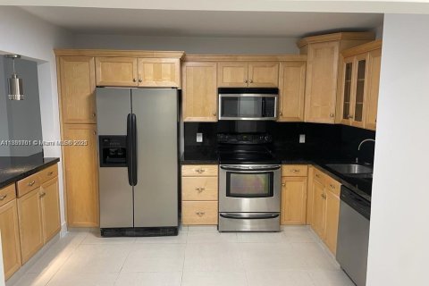 Condo in Surfside, Florida, 1 bedroom  № 1924692 - photo 6