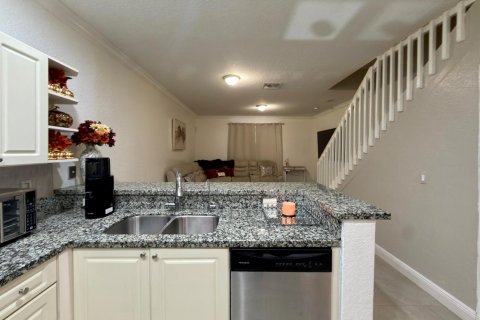 Touwnhouse à louer à Lauderhill, Floride: 3 chambres, 190.45 m2 № 2386883 - photo 5