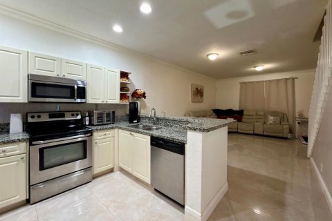 Touwnhouse à louer à Lauderhill, Floride: 3 chambres, 190.45 m2 № 2386883 - photo 3