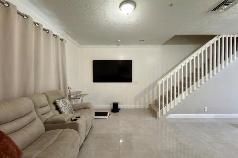 Touwnhouse à louer à Lauderhill, Floride: 3 chambres, 190.45 m2 № 2386883 - photo 11