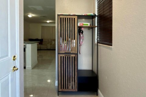 Touwnhouse à louer à Lauderhill, Floride: 3 chambres, 190.45 m2 № 2386883 - photo 2