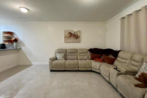 Touwnhouse à louer à Lauderhill, Floride: 3 chambres, 190.45 m2 № 2386883 - photo 14