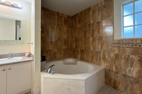 Touwnhouse à louer à Lauderhill, Floride: 3 chambres, 190.45 m2 № 2386883 - photo 22