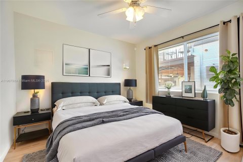 Propiedad comercial en venta en Hollywood, Florida, 157.93 m2 № 1964564 - foto 10