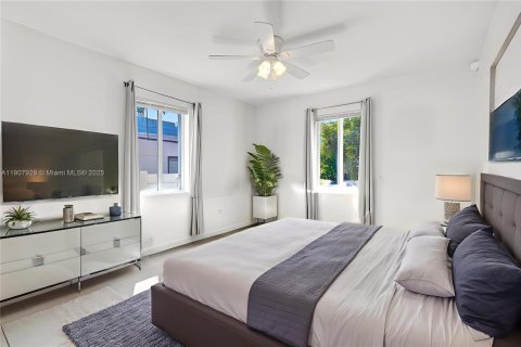 Propiedad comercial en venta en Hollywood, Florida, 157.93 m2 № 1964564 - foto 15