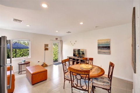 Propiedad comercial en venta en Hollywood, Florida, 157.93 m2 № 1964564 - foto 29