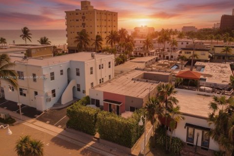 Propiedad comercial en venta en Hollywood, Florida, 157.93 m2 № 1964564 - foto 1
