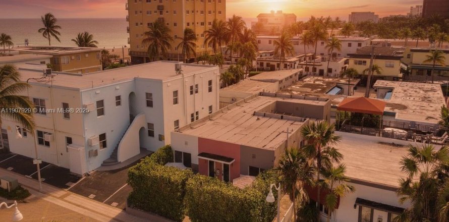 Propiedad comercial en Hollywood, Florida 157.93 m2 № 1964564