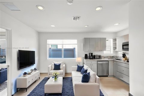 Propiedad comercial en venta en Hollywood, Florida, 157.93 m2 № 1964564 - foto 11