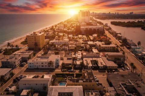 Propiedad comercial en venta en Hollywood, Florida, 157.93 m2 № 1964564 - foto 5