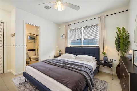 Propiedad comercial en venta en Hollywood, Florida, 157.93 m2 № 1964564 - foto 14