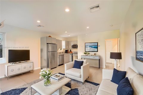 Propiedad comercial en venta en Hollywood, Florida, 157.93 m2 № 1964564 - foto 17