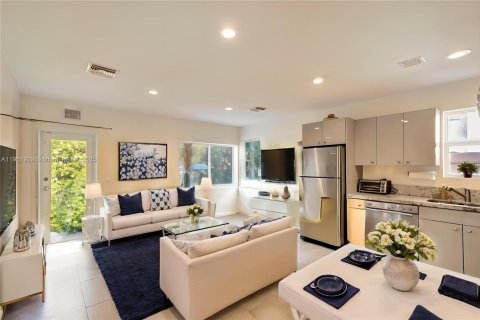 Propiedad comercial en venta en Hollywood, Florida, 157.93 m2 № 1964564 - foto 18