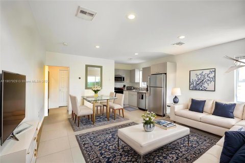 Propiedad comercial en venta en Hollywood, Florida, 157.93 m2 № 1964564 - foto 7