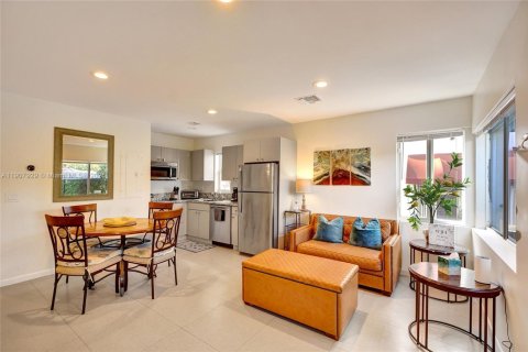 Propiedad comercial en venta en Hollywood, Florida, 157.93 m2 № 1964564 - foto 27