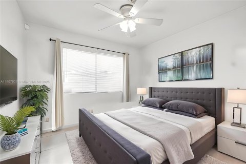 Propiedad comercial en venta en Hollywood, Florida, 157.93 m2 № 1964564 - foto 19