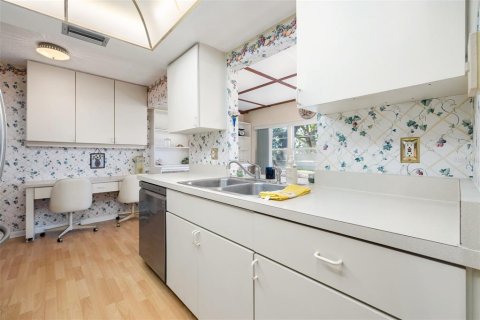 House in Largo, Florida 2 bedrooms, 112.41 sq.m. № 1719917 - photo 8