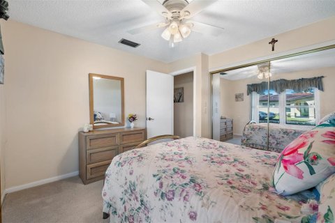 House in Largo, Florida 2 bedrooms, 112.41 sq.m. № 1719917 - photo 22