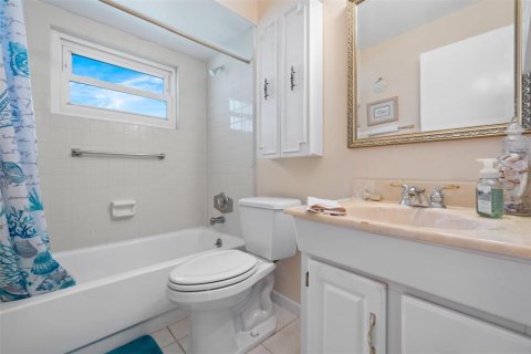 House in Largo, Florida 2 bedrooms, 112.41 sq.m. № 1719917 - photo 19