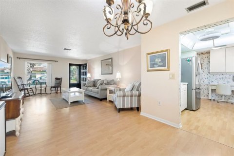 House in Largo, Florida 2 bedrooms, 112.41 sq.m. № 1719917 - photo 14