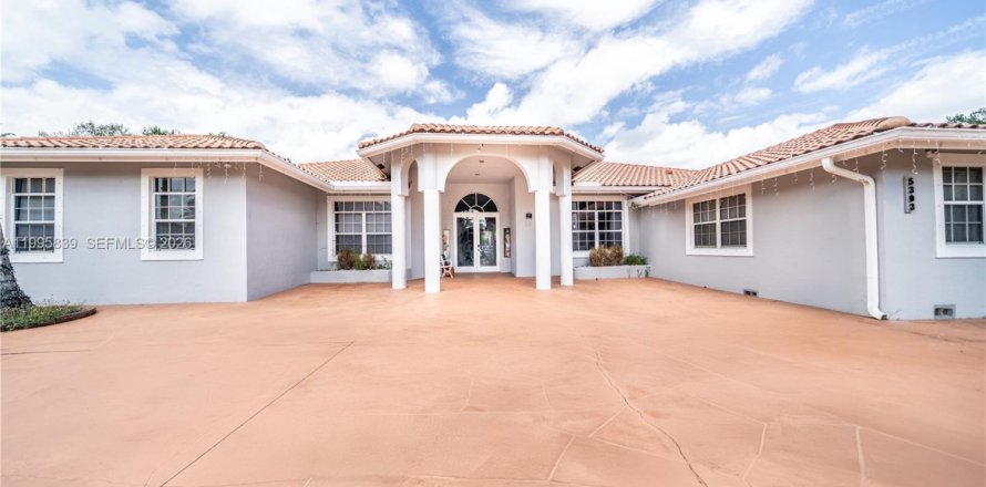 Villa ou maison à Davie, Floride 5 chambres, 357.4 m2 № 2064444