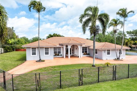 Villa ou maison à vendre à Davie, Floride: 5 chambres, 357.4 m2 № 2064444 - photo 2