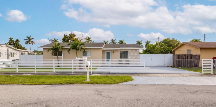 Villa ou maison à Homestead, Floride 4 chambres, 175.12 m2 № 2400765