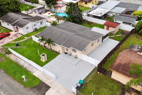 Villa ou maison à vendre à Homestead, Floride: 4 chambres, 175.12 m2 № 2400765 - photo 4