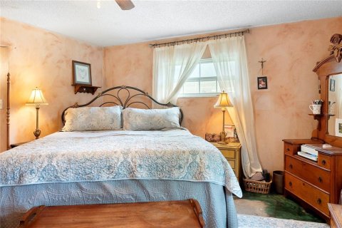 House in Kissimmee, Florida 4 bedrooms, 198.35 sq.m. № 1760424 - photo 14