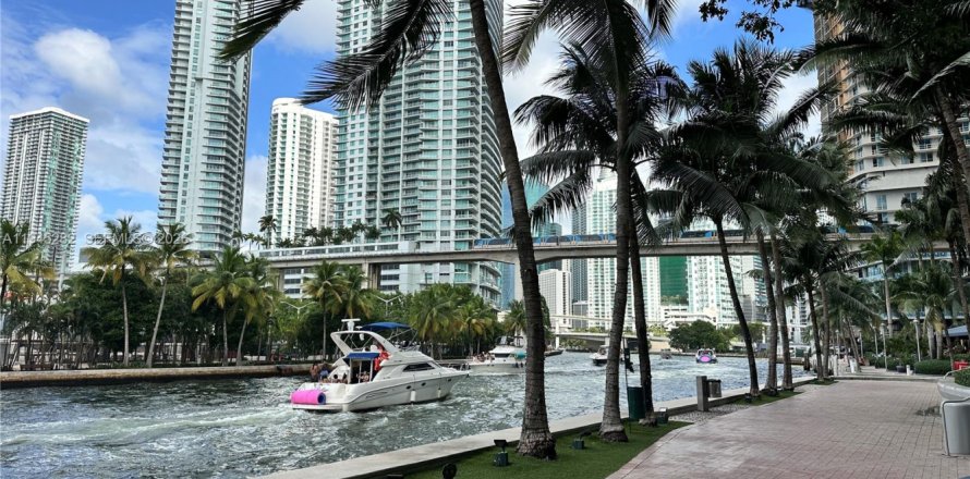 Студия в кондо в Майами, Флорида № 2002286