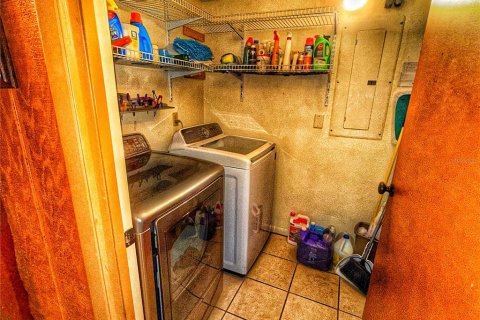Condominio en venta en Lake Wales, Florida, 1 dormitorio, 68.47 m2 № 2201569 - foto 11