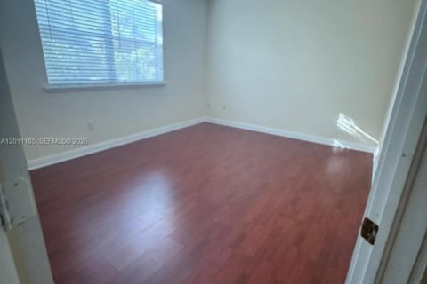 Condominio en alquiler en Doral, Florida, 4 dormitorios, 176.14 m2 № 2075016 - foto 15