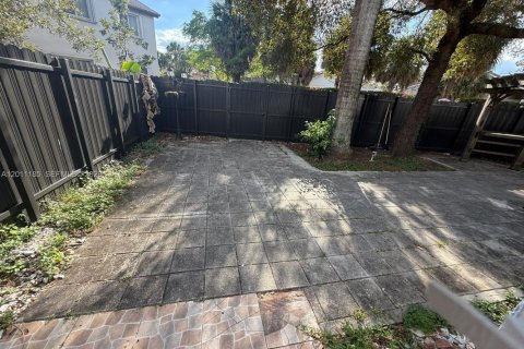 Condominio en alquiler en Doral, Florida, 4 dormitorios, 176.14 m2 № 2075016 - foto 20
