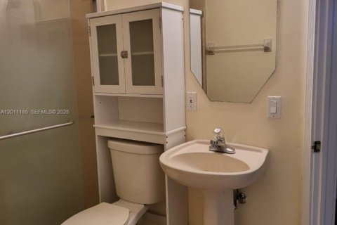 Condominio en alquiler en Doral, Florida, 4 dormitorios, 176.14 m2 № 2075016 - foto 12