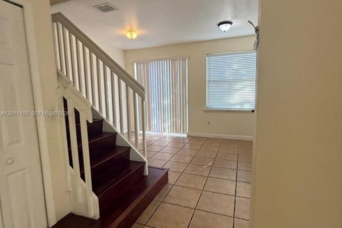 Condominio en alquiler en Doral, Florida, 4 dormitorios, 176.14 m2 № 2075016 - foto 3